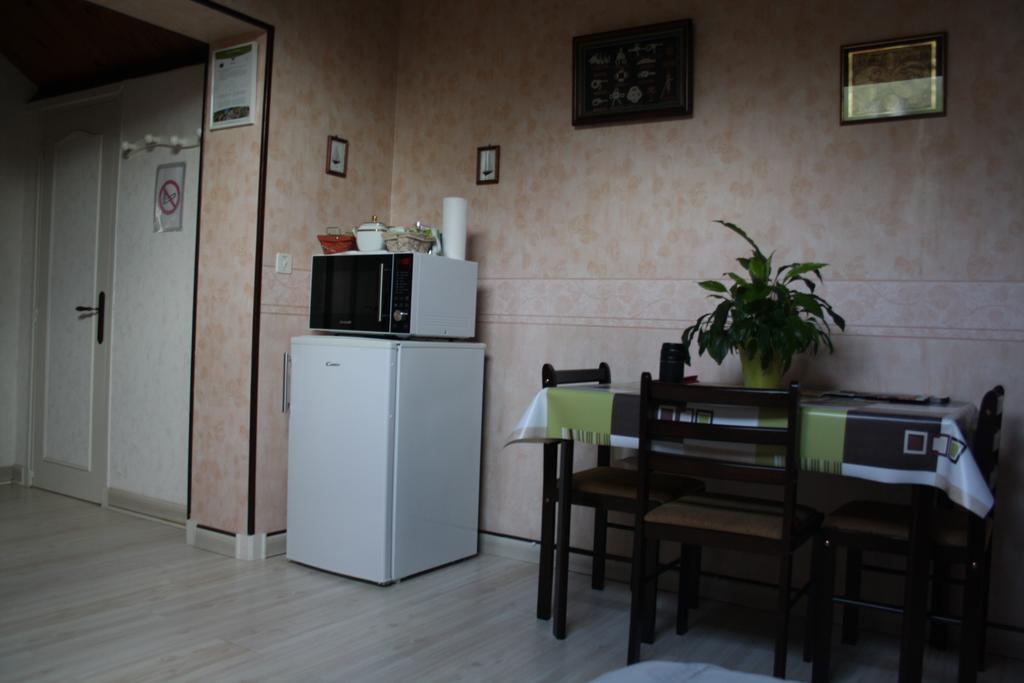 Chaptelat Chambre D'Hotes Les Chenes الغرفة الصورة