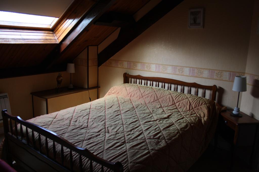 Chaptelat Chambre D'Hotes Les Chenes الغرفة الصورة